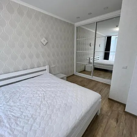 Sunny Apartment В Жк Сонячний Квартал Golubinoye Exterior photo